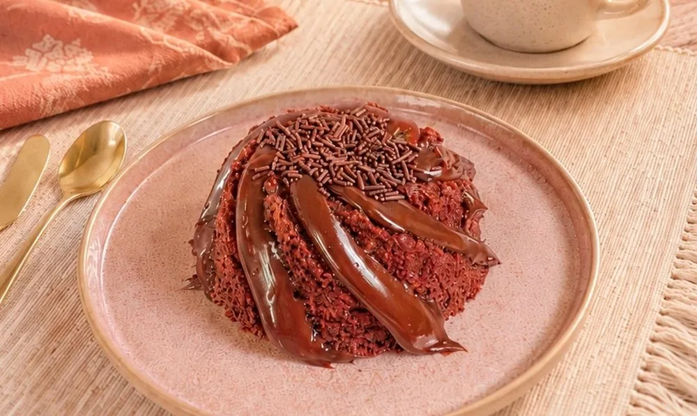 Bolo caseiro da Clarice com brigadeiro